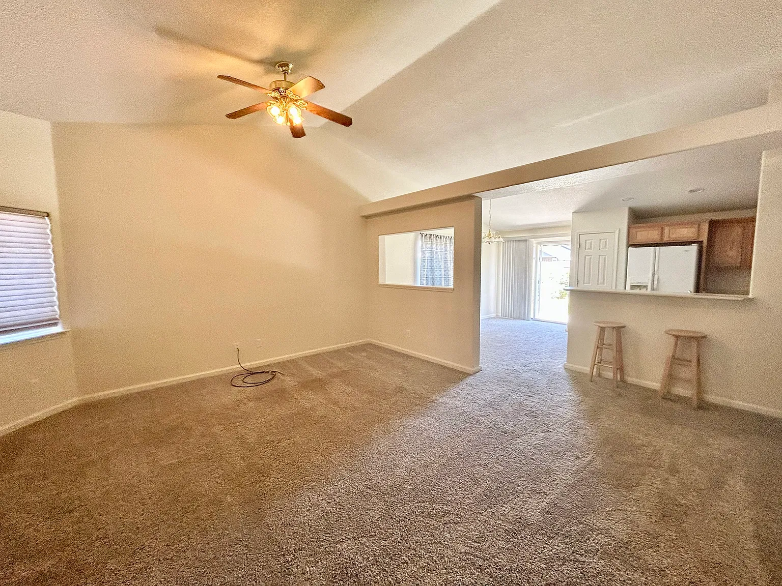 3 bed, 1252 sqft, $2,000 — Photo 3