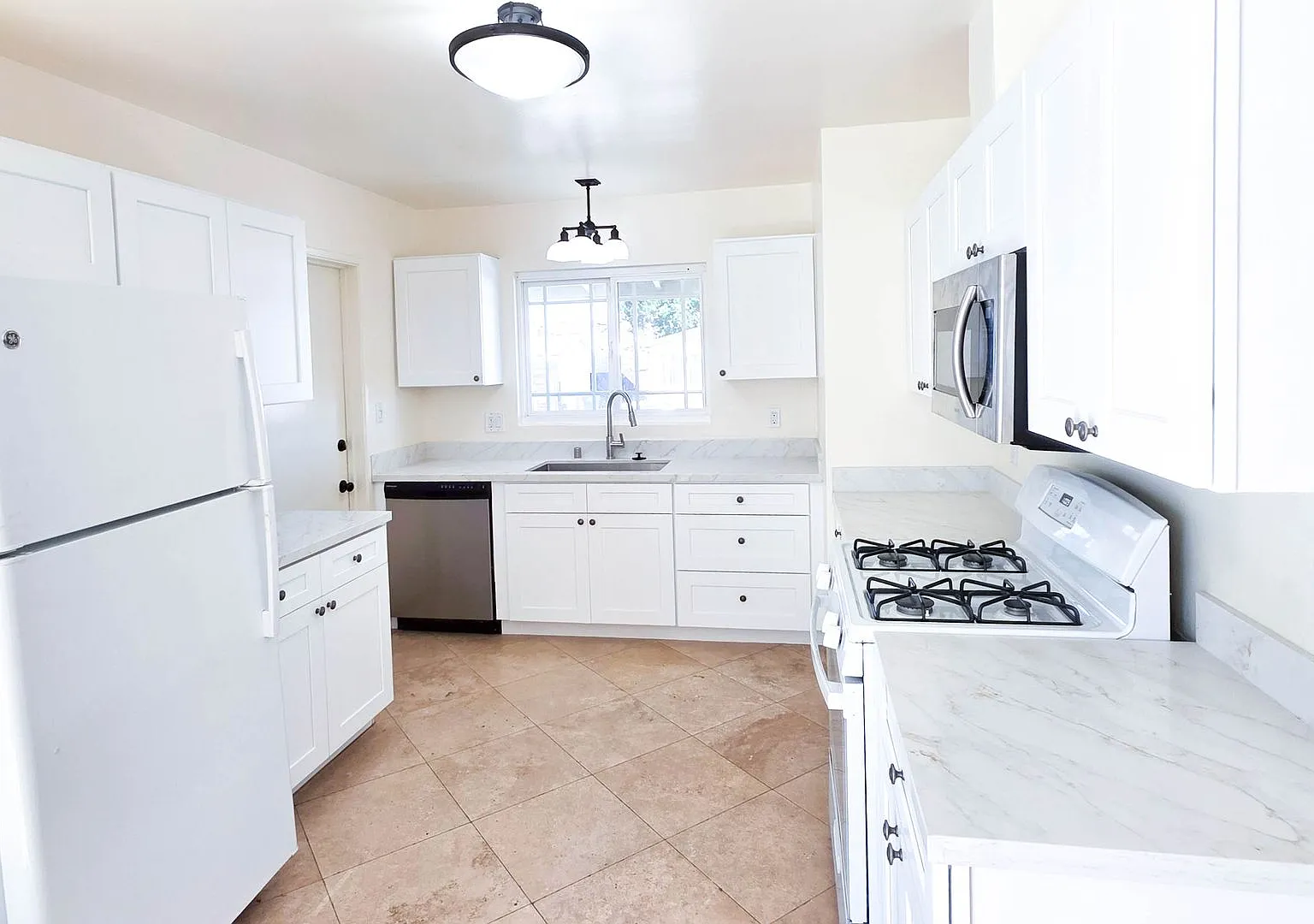 Open House: 9/12 10-11am ~ 4br House In Clairemont With 2 Car Garage! — Photo 2