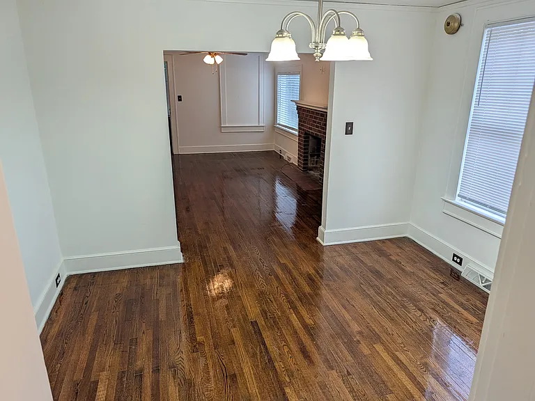 1215 Clarendon St — Photo 8