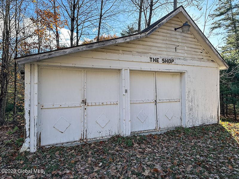 3rd image of 1550 Bay Road