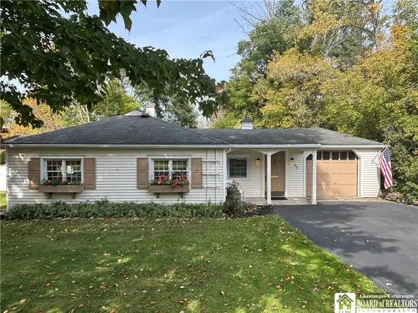 12 Meadowbrook Ct, Wellsville, NY 14895