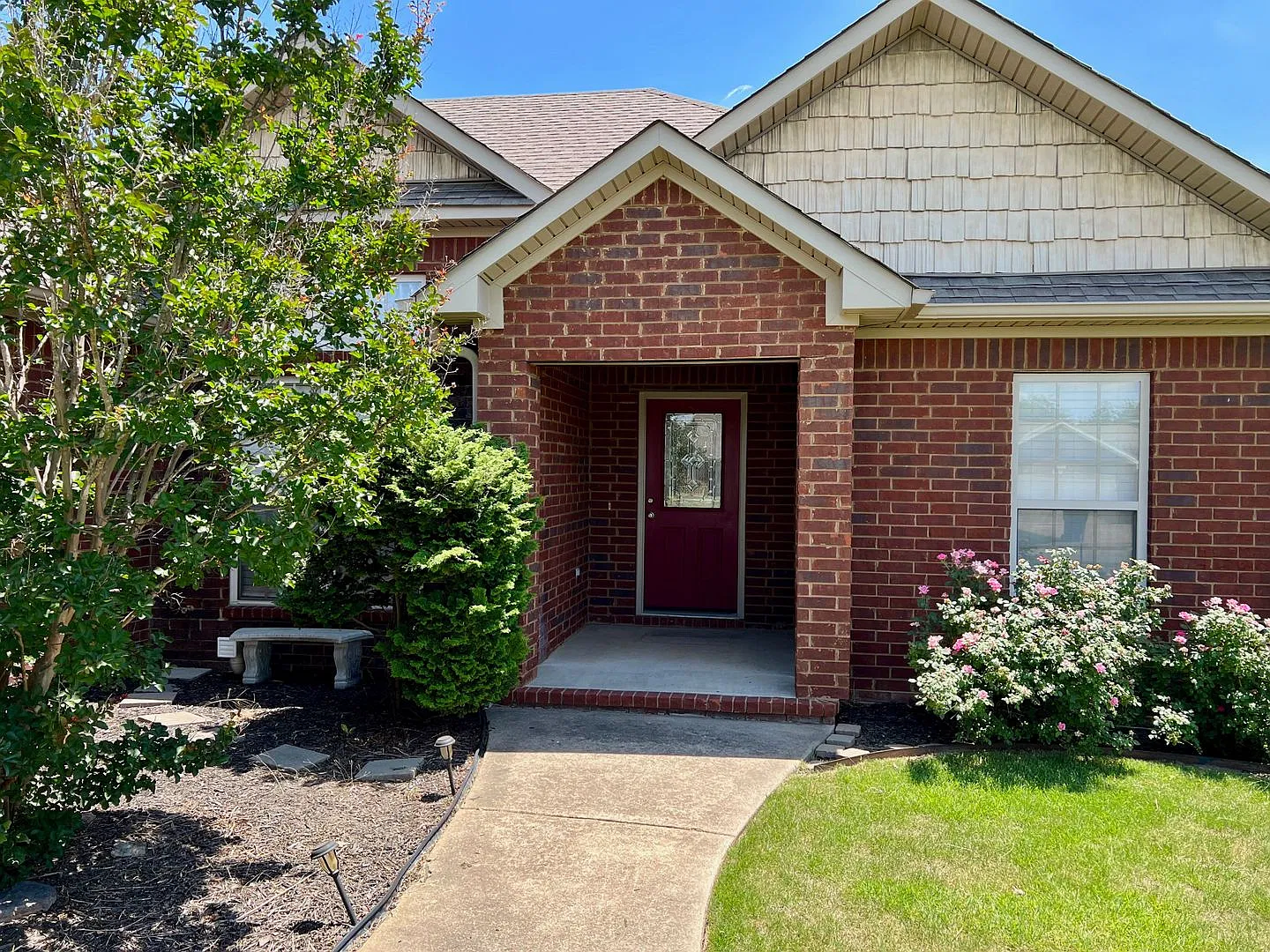 3 Bed, 2 Bath Brick Home with Two-Car Garage, Jetted Tub, and Fenced Yard — Photo 2