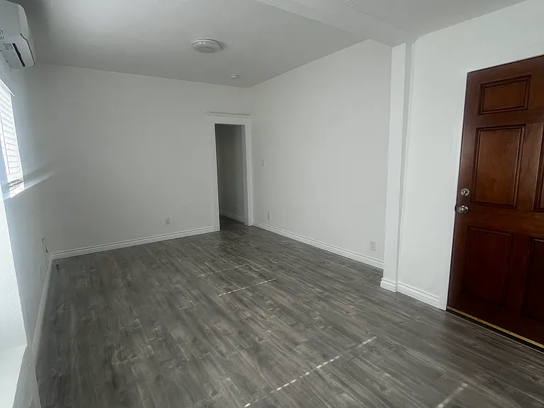 129 W 61st St #1/2 — Photo 2