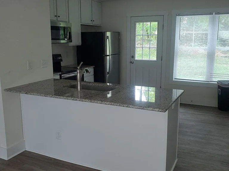 203 N Dillard St #D — Photo 7