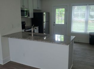 201 N Dillard St UNIT D, Blackstone, VA 23824