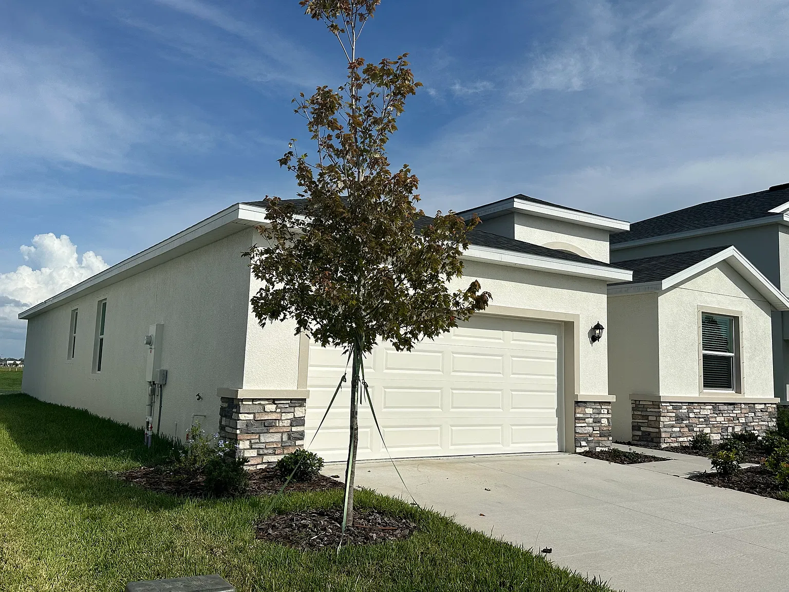 4 bed, 2.5 bath, 2045 sqft, $2,799 — Photo 3