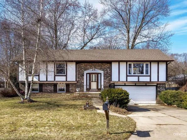 6711 Briarwood Dr, Crystal Lake, IL 60014