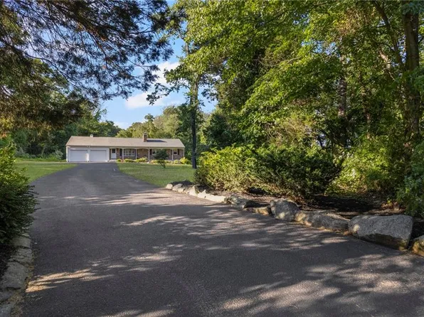 51 Stony Ln, North Kingstown, RI 02852