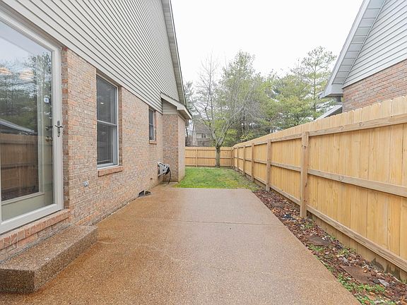 3rd image of 437 Hollybush Ln