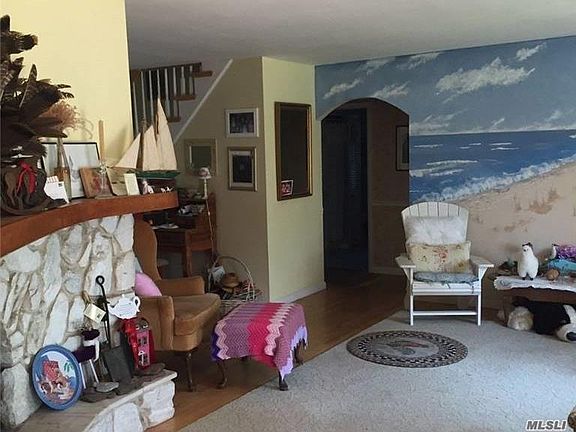 5th image of 19 Churchill Ln