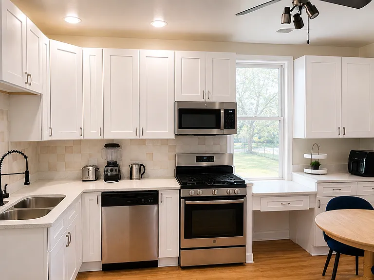 Beautifully updated kitchen that was recently renovated. There is quartz countertops, zellige style backsplash and stainless steel appliances. Area big enough to fit breakfast table.
