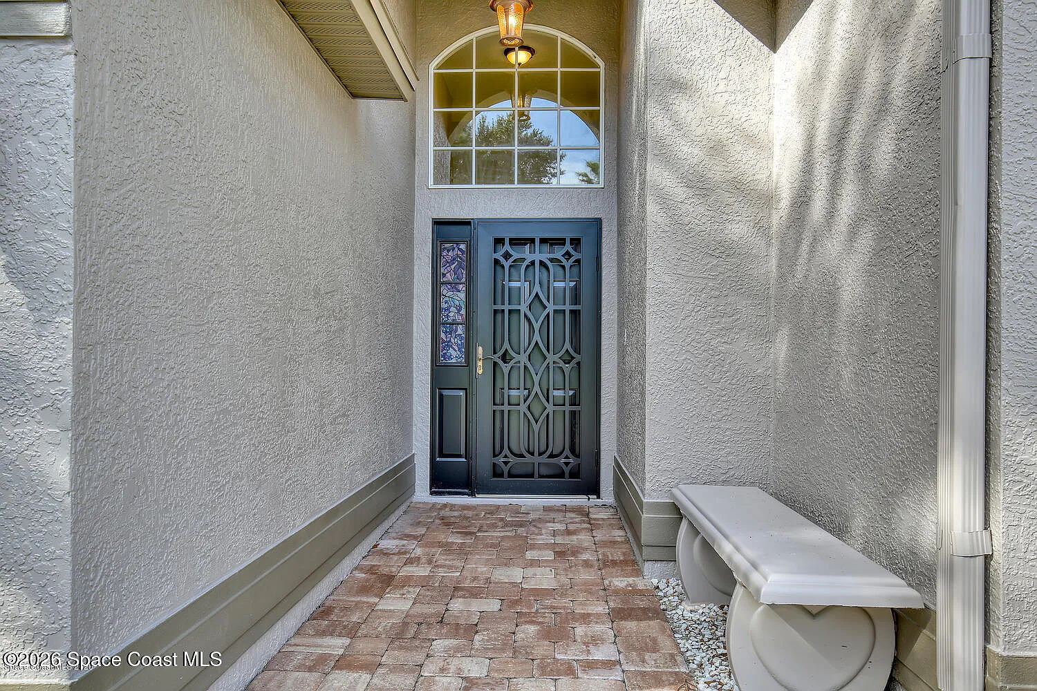 3 bed, 2.0 bath, 1739 sqft, $2,400 — Photo 2