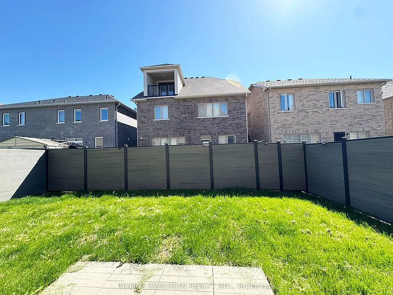 7 Crofting Cres — Photo 15
