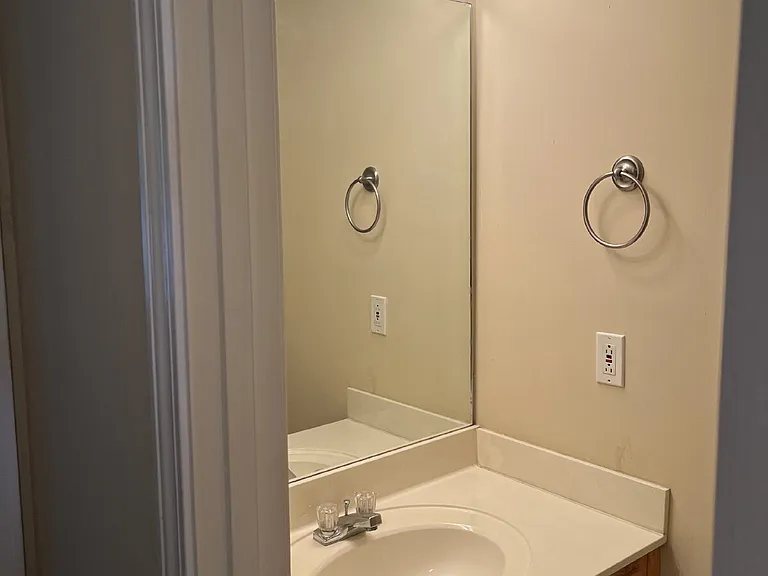 1513 Middleborough Ct — Photo 22