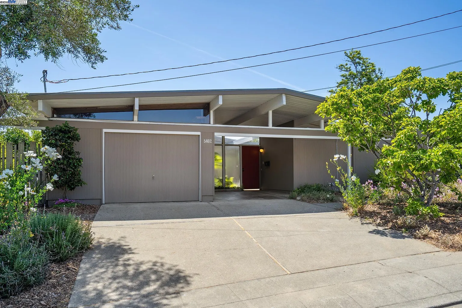 5462 Greenridge Rd photo 1