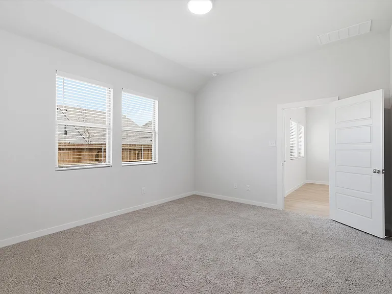 508 Green Grass Dr — Photo 15
