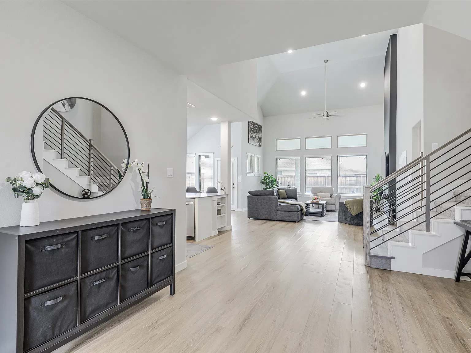 6 bed, 4255 sqft, $3,800 — Photo 3