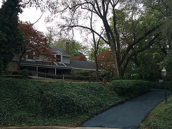 Front from cul-de-sac