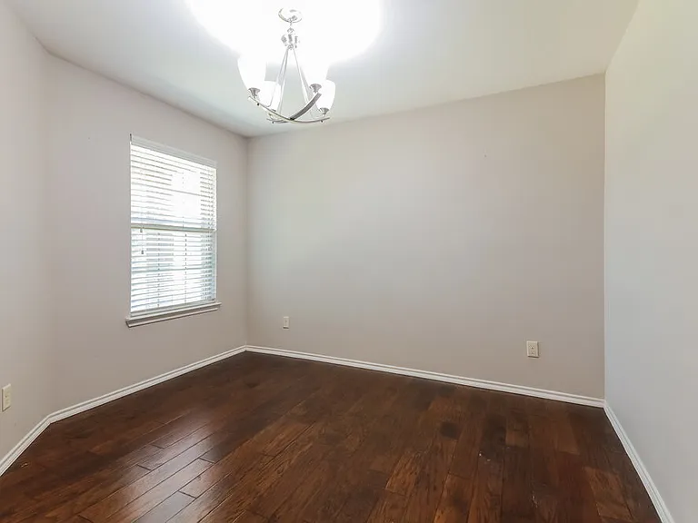 2116 Meadow View Dr — Photo 7