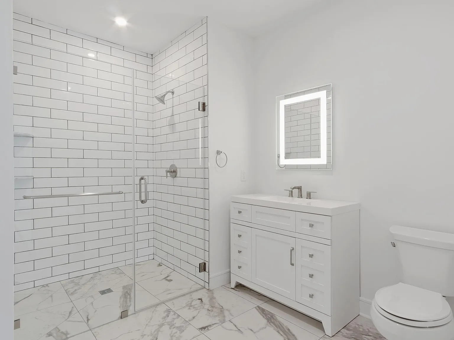 2 bed, 2.5 bath, 1970 sqft, $5,700 — Photo 3