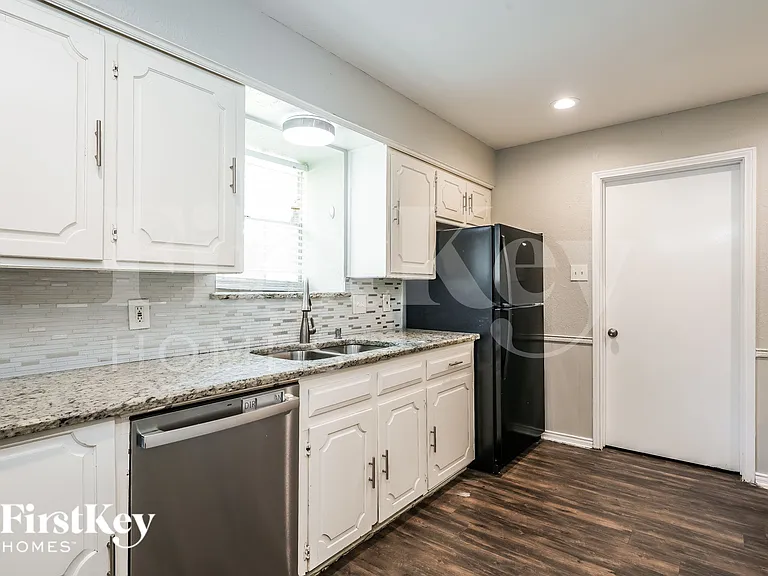 419 Buckingham Pl — Photo 8