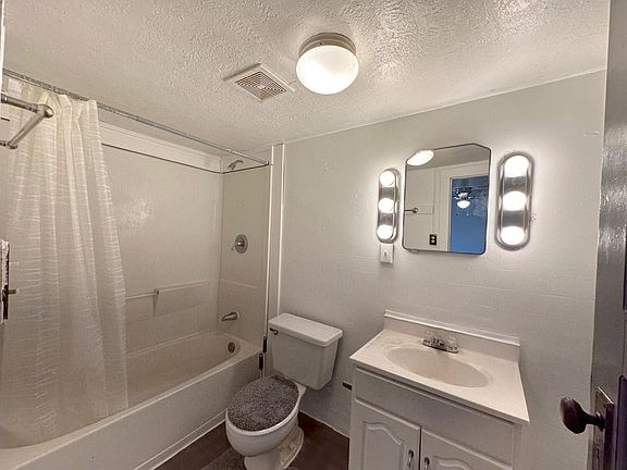 4th image of 403 Tecolote St