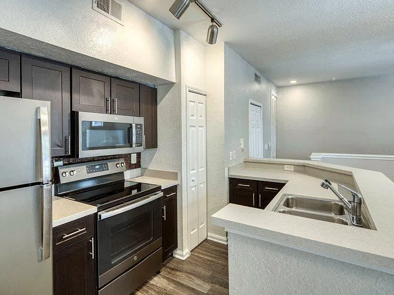 Rivertree Apartments — Photo 14