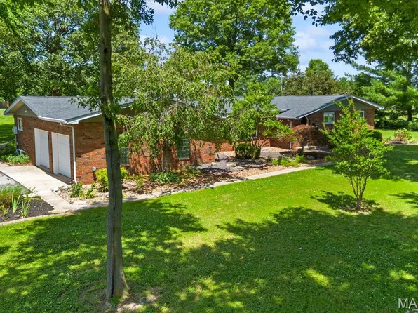 1 Tanbark Dr, New Baden, IL 62265