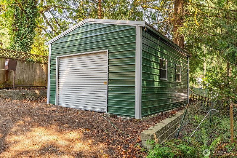 3rd image of 14940 Cedarwood Drive SE