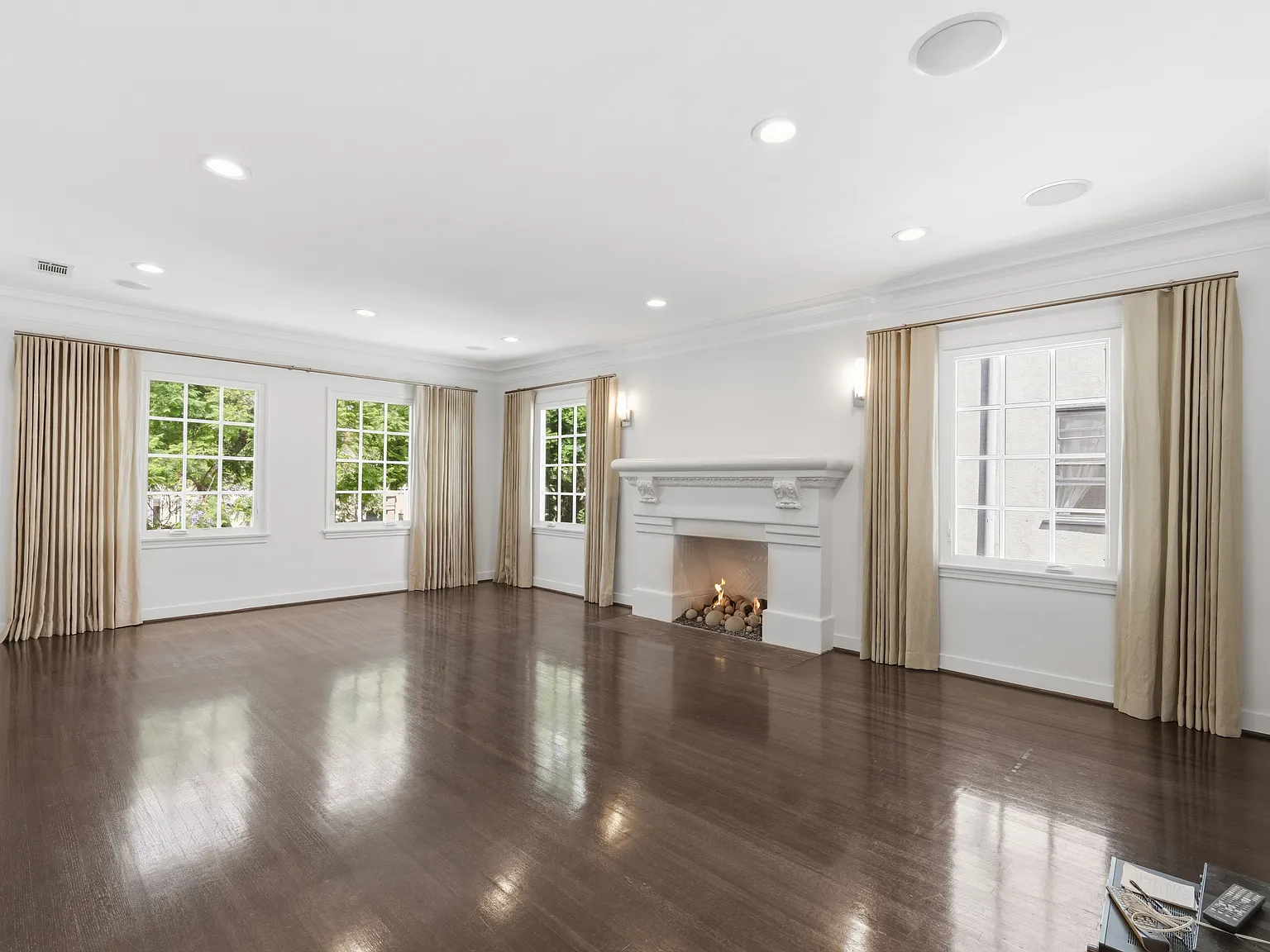 3 bed, 1956 sqft, $6,499 — Photo 4