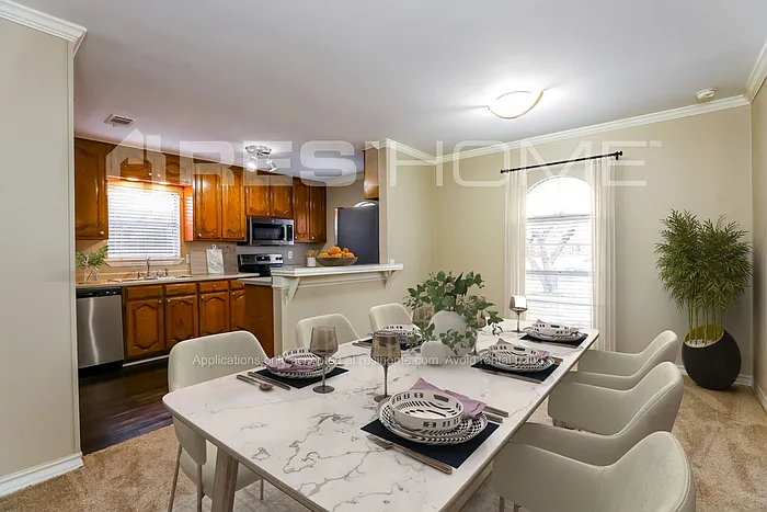2917 Rolling Hills Dr — Photo 3