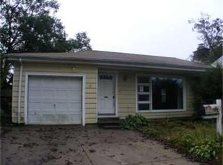 44 Lynnwood St, Dartmouth, MA 02747