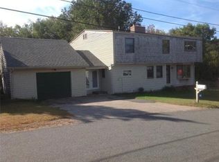 10 Pleasant St, Acushnet, MA 02743