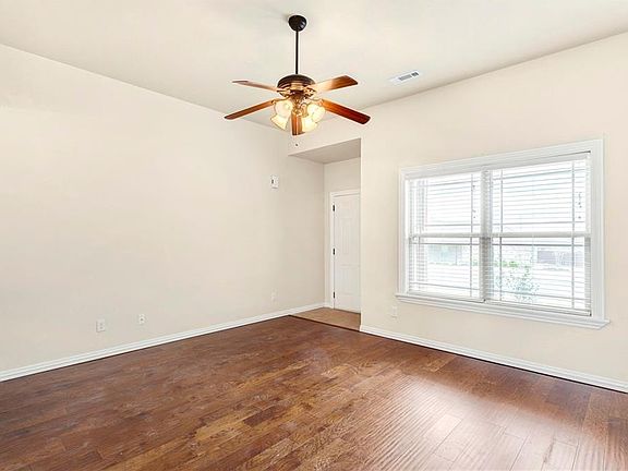 5th image of 180 Hearthstone Cir