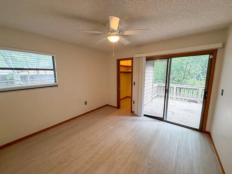 2260 W University Ave — Photo 8