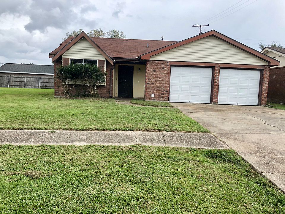 1st image of 3111 Roselawn Dr