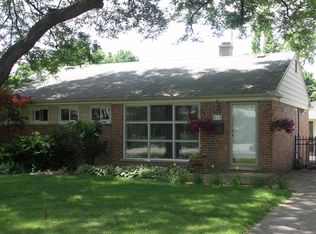 844 Meadow Rd, Northbrook, IL 60062