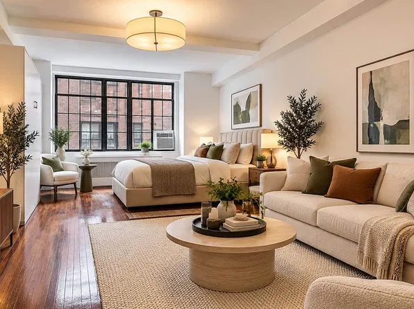 320 E 42nd St APT 410, Manhattan, NY 10017