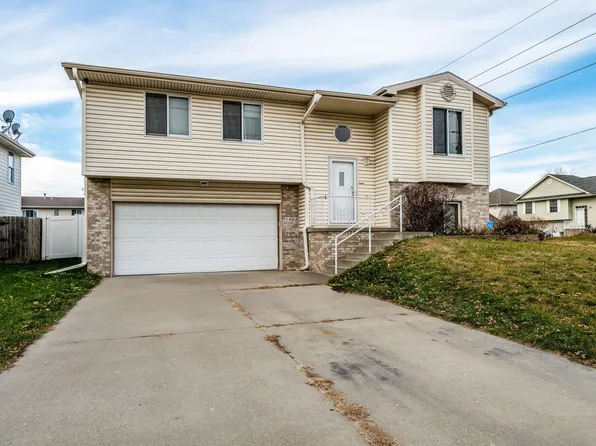 1402 S 10th St, Council Bluffs, IA 51503