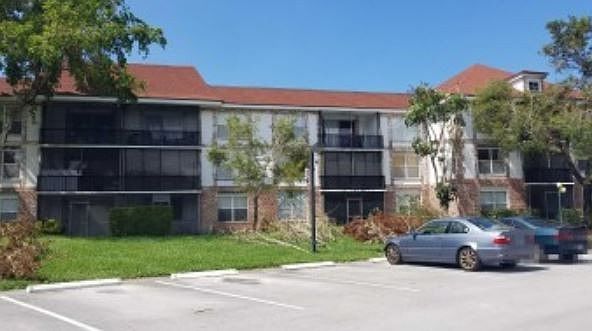 2nd image of 3650 Inverrary Dr APT 2R