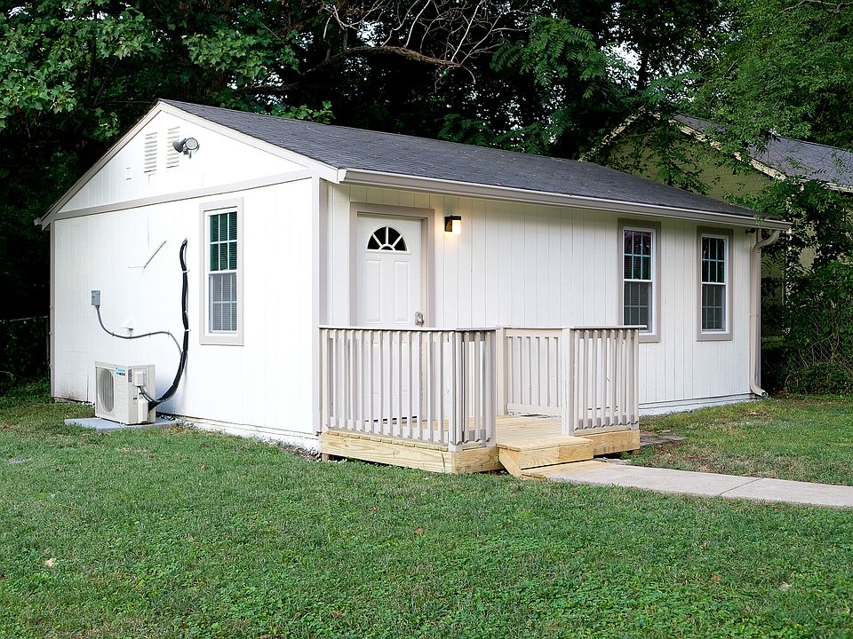 1st image of 925 Fairwin Ave #B