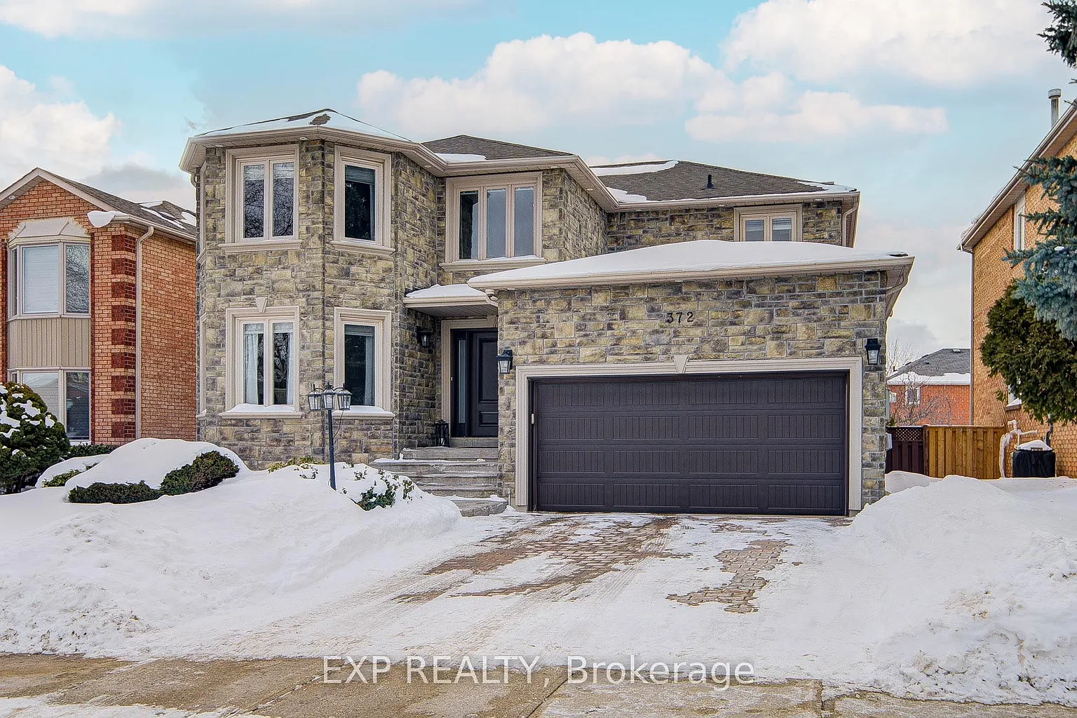 372 Greenock Dr photo 1