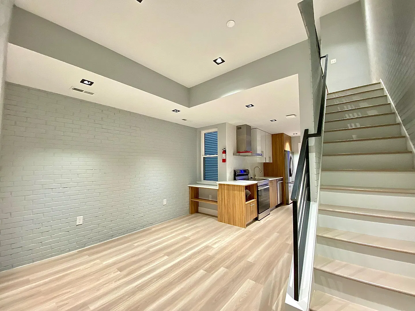 Brand-New 5 Bed/5.5 Bath House With Rooftop And Backyard. Utilities Included! — Photo 4