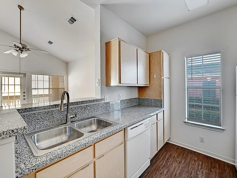600 Leah Avenue 048