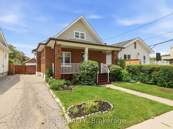 652 Hortop St, Oshawa, ON L1G 4N5