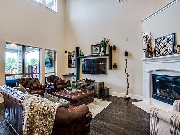 5th image of 400 Orleans Dr