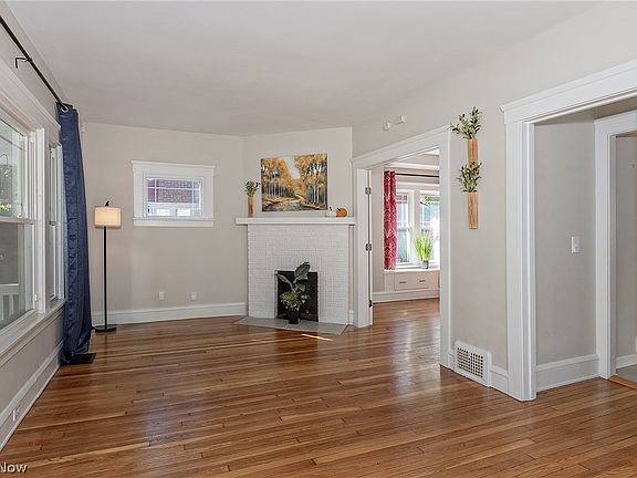 4th image of 2588 Queenston Rd