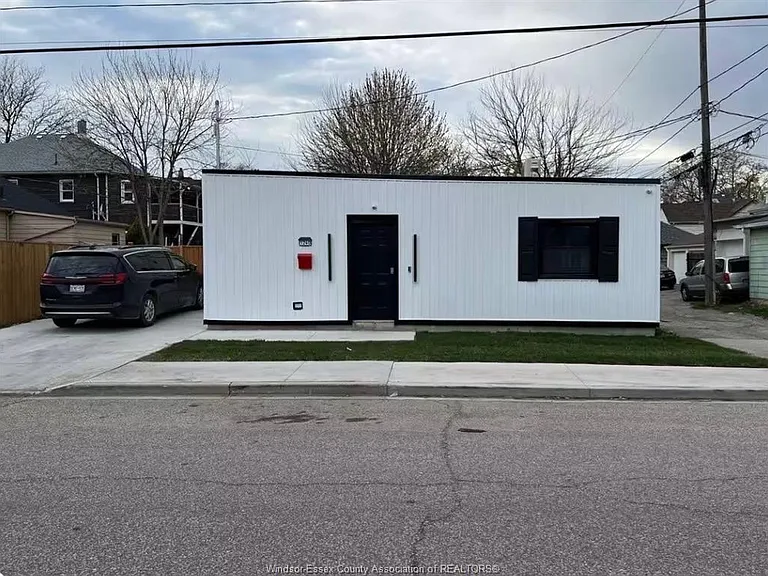1240 Cataraqui St — Photo 1