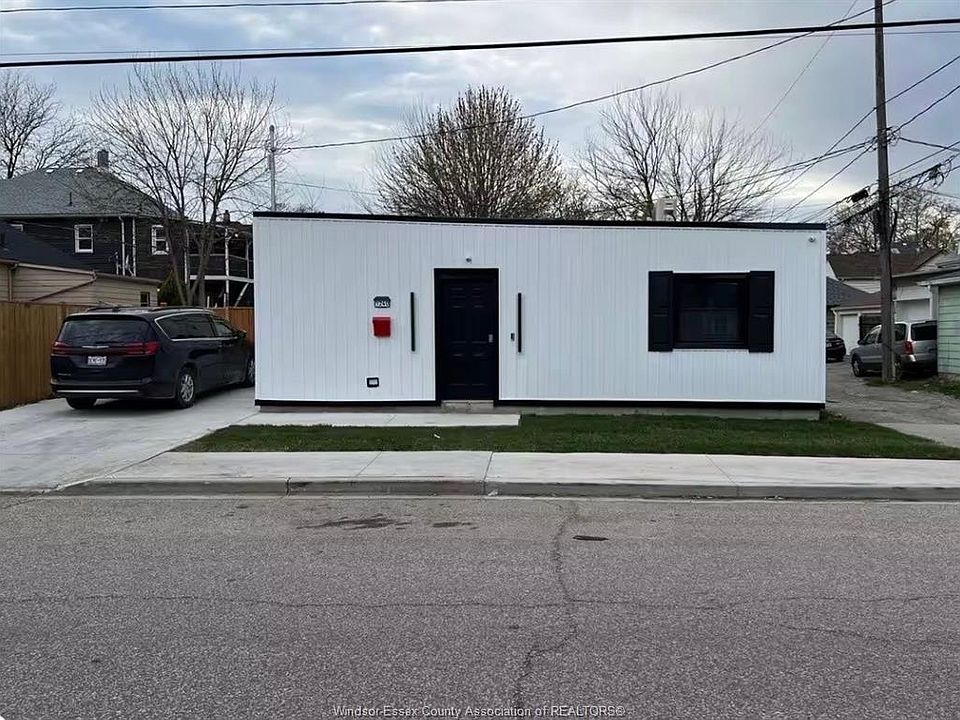 1st image of 1240 Cataraqui St
