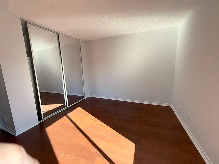 15425 Sherman Way #323 — Photo 9